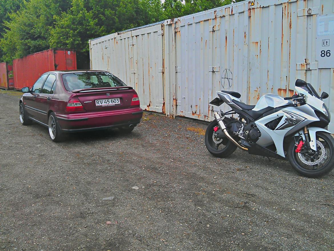 Honda Civic 1.6i LS MB1 - I godt selskab med min brors GSXR 1000. billede 3