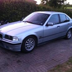 BMW 325i e36
