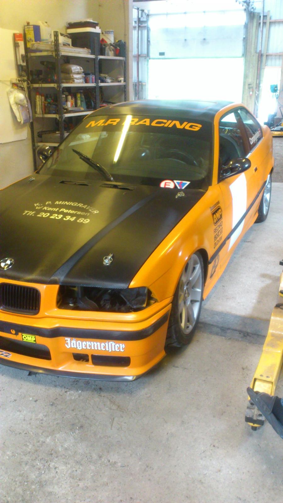 BMW E 36 325 Coupé "banebil" - Glasset i forlygterne er fjernet for at give mere luft til motor billede 23