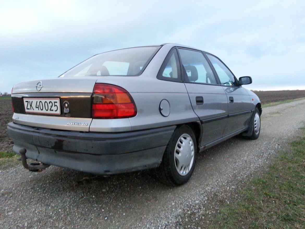 Opel Astra f 1.6i Club billede 6