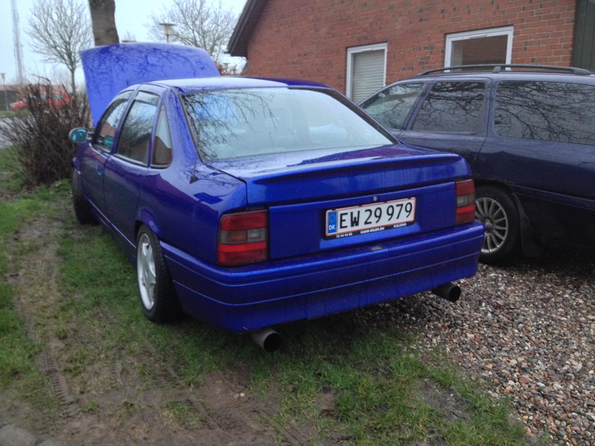 Opel Vectra 2000 - En rørhale i hver side istedet for to.
Noget kønnere :)
 billede 16