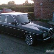 Mercedes Benz W123