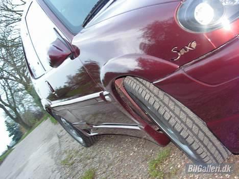Citroën saxo vts solgt - de mange lag lak giver bilen mærkelige faver alt efter lysses fald billede 3