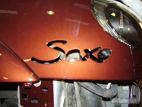 Citroën saxo vts solgt - Saxo logo i samme størelse som det der sidder bag på bilen fra ny. Skåret med vand for at undgå skarbe kanter billede 4