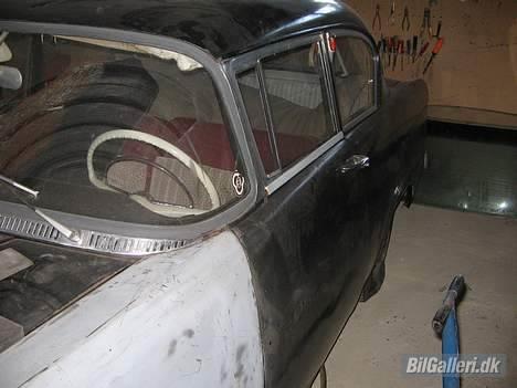 Opel Rekord-Olympia p1 - fra højre nedslibning er begynd den er malet med en pensel og det vil jeg da ik se på. billede 3