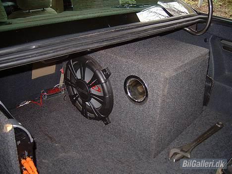 Peugeot 406 2.0 "GTI" SOLGT :( - Anlægget, og den "bette" svensknøgle:P billede 5