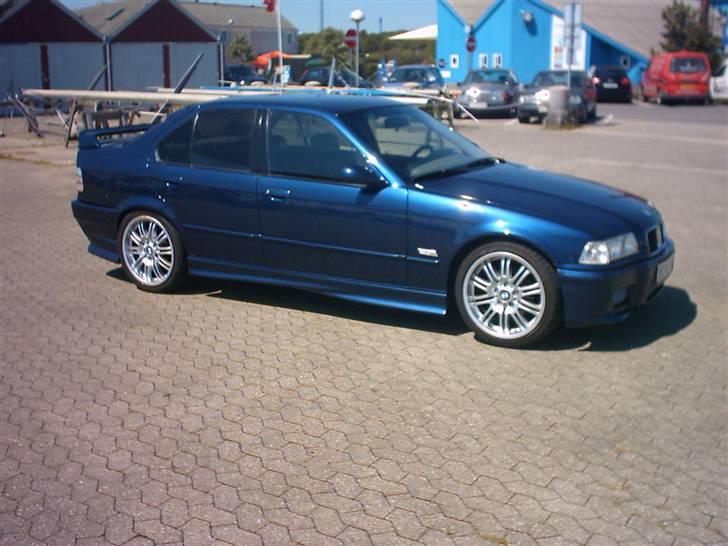 BMW 318i 1,8 billede 2