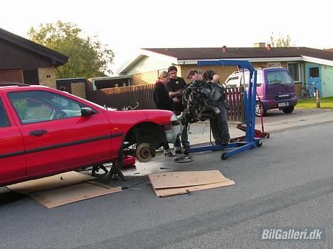 Ford Mondeo 2,5 V6 Solgt - Ny motor skulle der til, blev skiftet midt på villavejen. billede 5