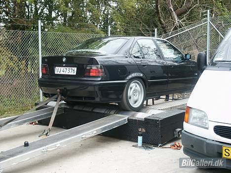 BMW 320i  24V  (Solgt) billede 1
