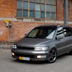 Mitsubishi Space Wagon 2.4 GLX GDI