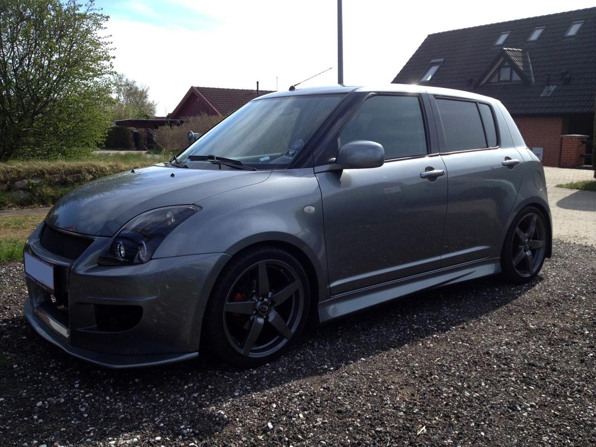 Suzuki Swift 1.5 GLS - (??.??.2013) Så blev bilen sænket og fik nye sæder. billede 6