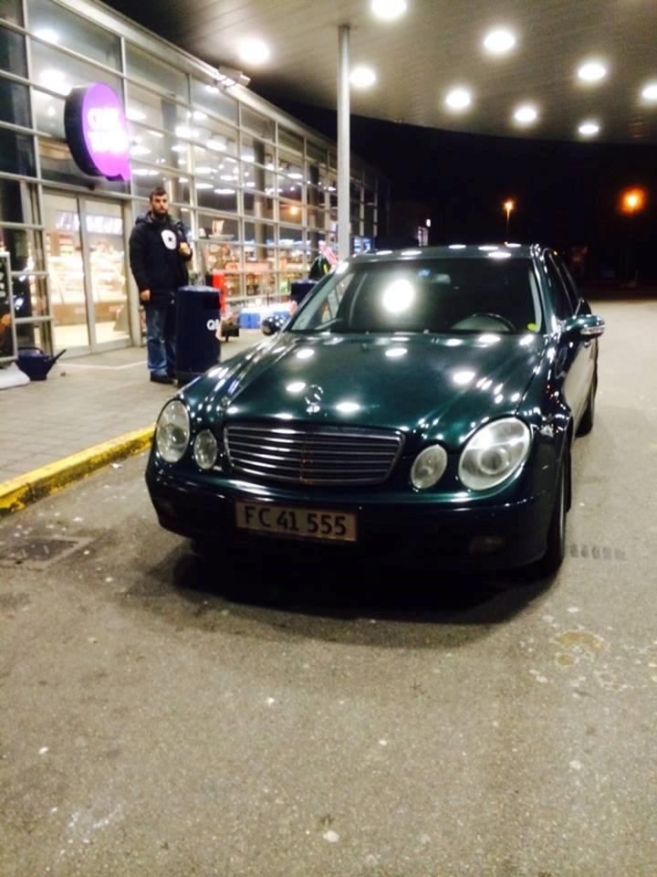 Mercedes Benz E220 CDI (Tidl. bil) - Beklager de dårlige billeder, men når sneen nu går væk, så lover jeg at der kommer nogle nye flotte billeder.  billede 1