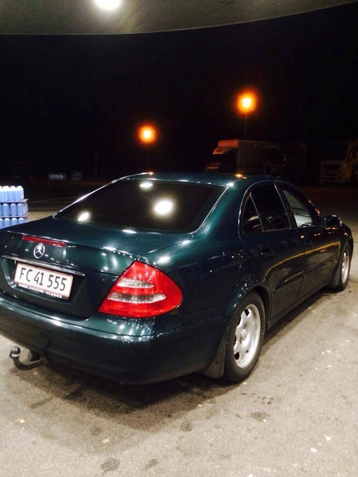 Mercedes Benz E220 CDI (Tidl. bil) - Beklager de dårlige billeder, men når sneen nu går væk, så lover jeg at der kommer nogle nye flotte billeder.  billede 3