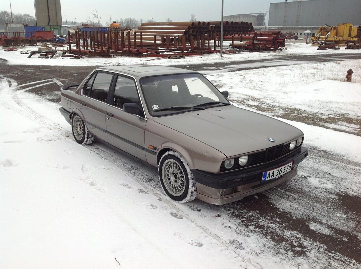 BMW E30 318i billede 1