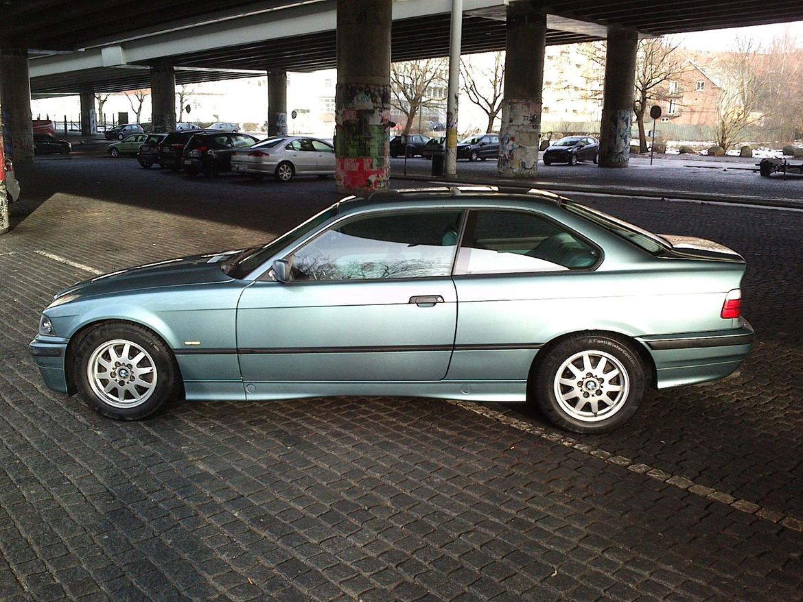 BMW E36 328i Coupe - Vinterhjul og hævet undervogn. billede 11