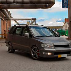 Mitsubishi Space Wagon 2.4 GLX GDI