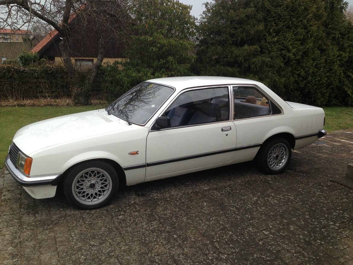 Opel Rekord E1 2dørs billede 1