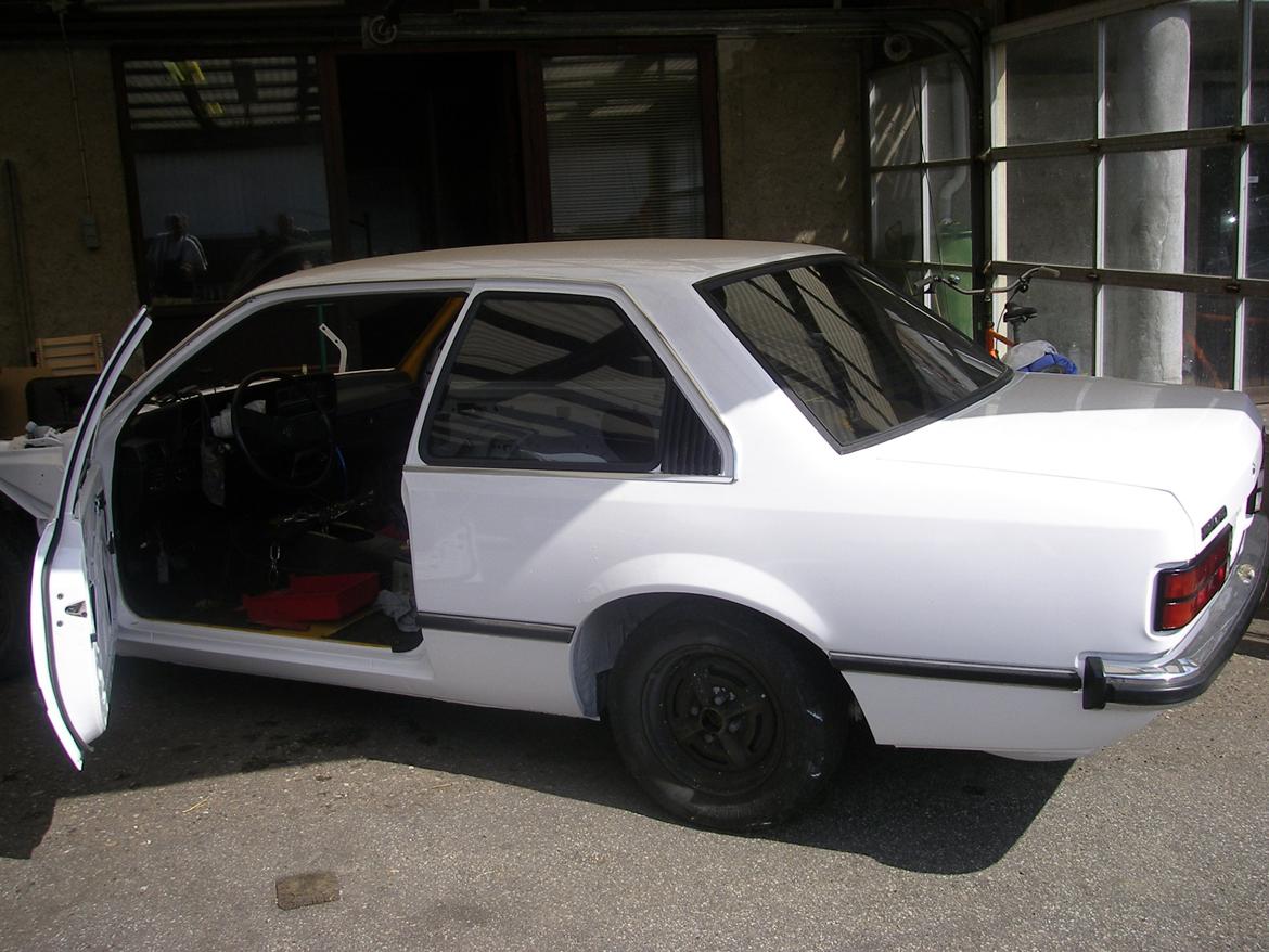 Opel Rekord E1 2dørs - Min gamle rekord e1 jeg satte istand og byttede for denne! billede 26