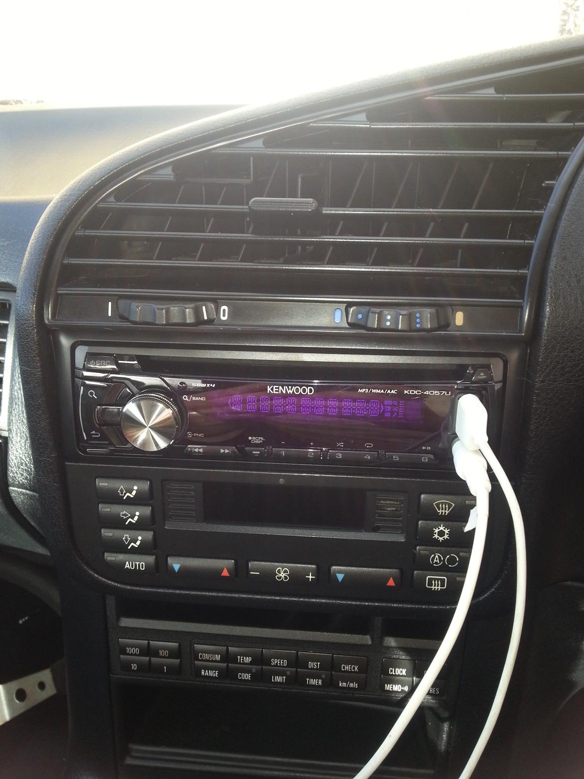 BMW 328i E36 AKA Green Shitskidbox #DØD# - Kenwood ting, kan KUN spille højt larmende metal! billede 7