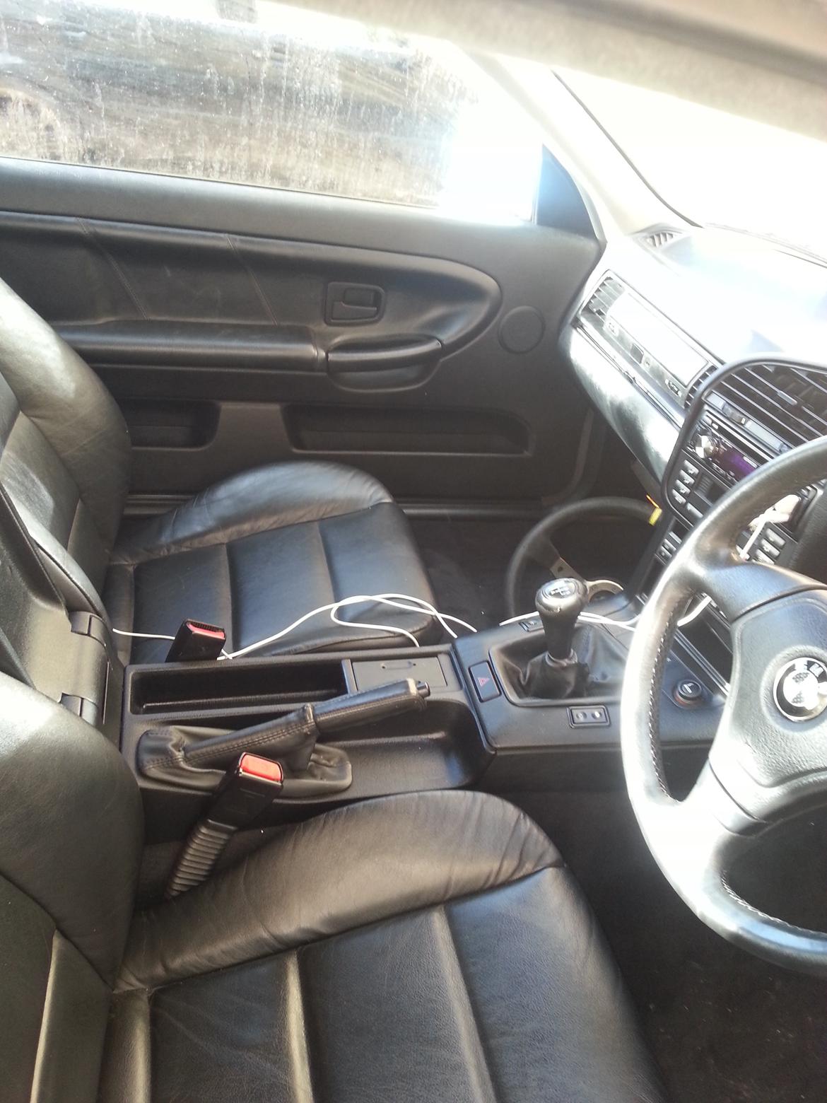 BMW 328i E36 AKA Green Shitskidbox #DØD# - Alt for meget sæde og plastik, det kommer væk snart. billede 9