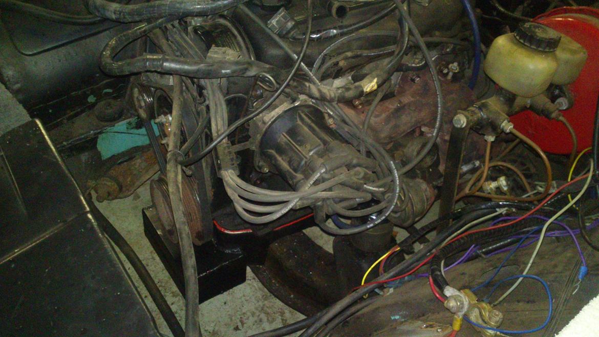 Opel rekord c 1,8 Turbo - så ligger den hvor den skal med ombygget bundkar,så skal der føres ledninger billede 49