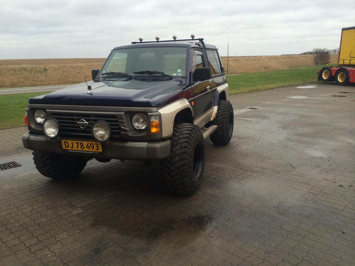 Nissan Patrol y60 2,8 td "Solgt" billede 1