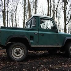 Land Rover Defender 90"