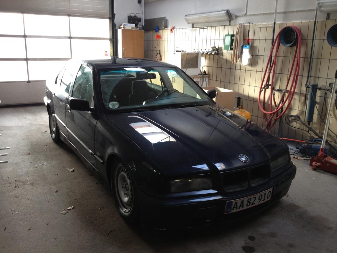 BMW E36 320i VINTERBIL solgt  billede 1