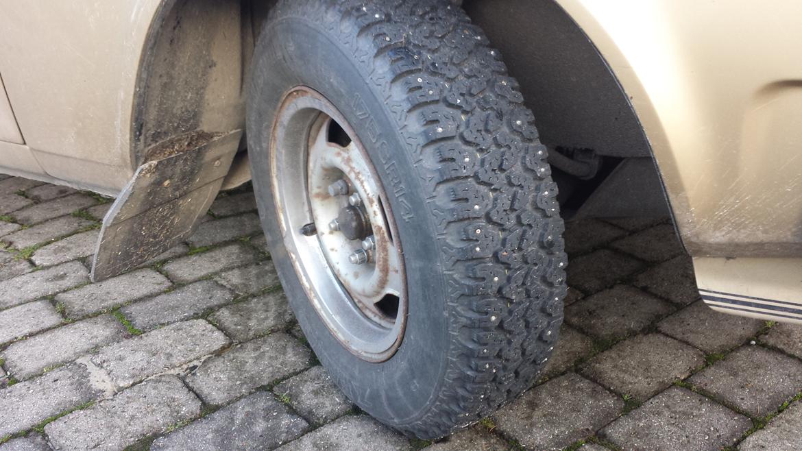 Volvo 240 GLE. - De står godt fast om vinteren :-) billede 16