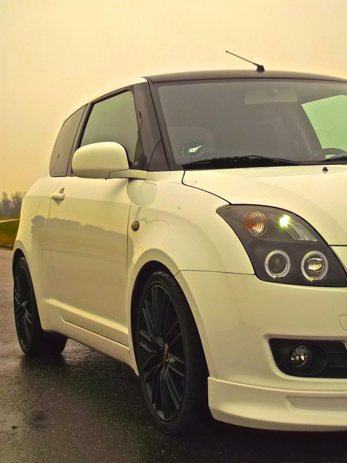 Suzuki Swift 1.5 GLX billede 1