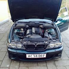 BMW E39 523i