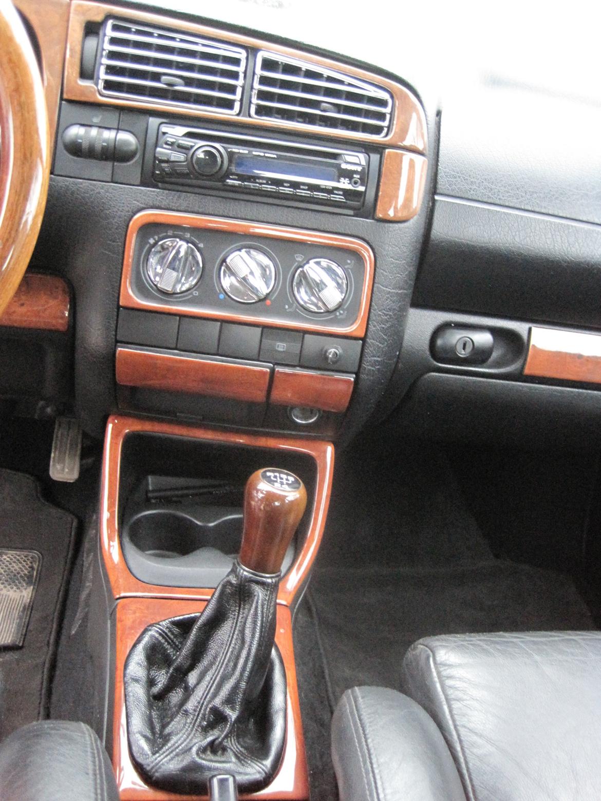 VW Golf III - Original VW trægearknop og lædermanchet. US-kopholder. billede 15