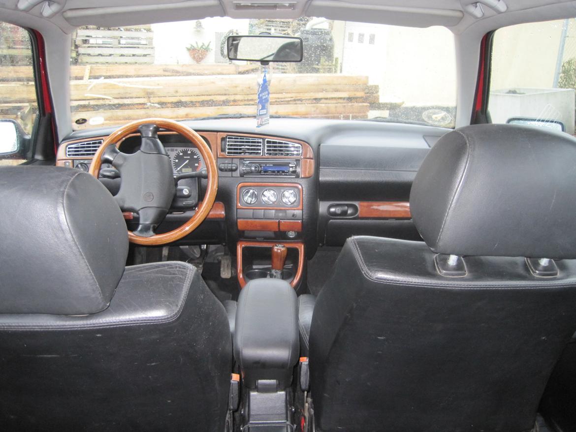 VW Golf III - Kabinen set fra bagsæderne. billede 18