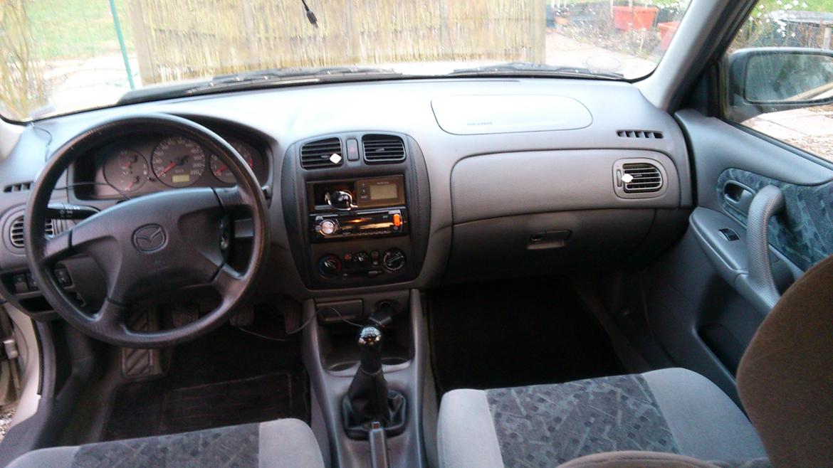 Mazda 323 GLX billede 10