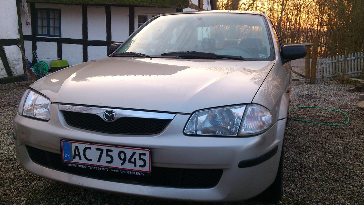 Mazda 323 GLX billede 1