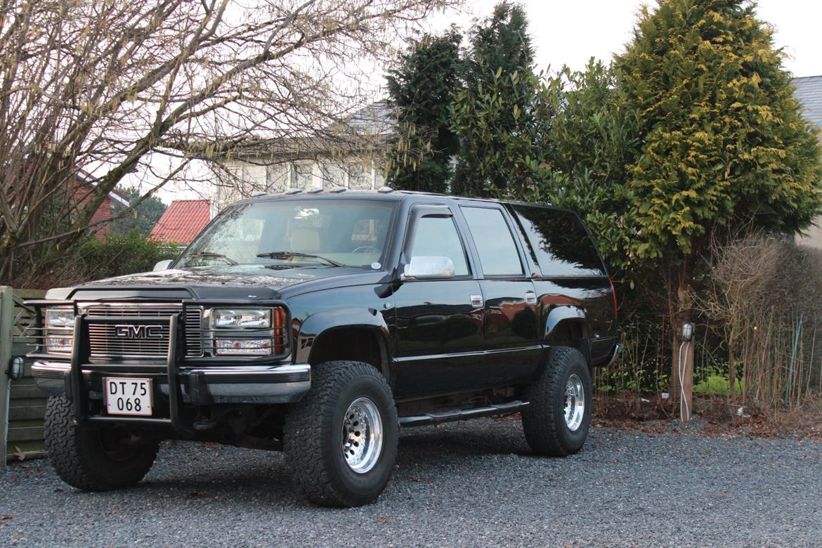 GMC K2500 suburban 4x4.7pers(SOLGT) billede 1