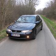 Opel Vectra B 2.5 V6 AUT.