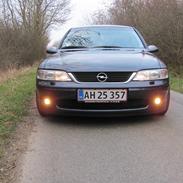 Opel Vectra B 2.5 V6 AUT.