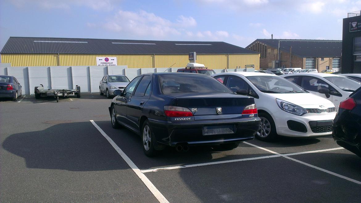 Peugeot 406 ST 2.0 - Hvor bilen så blev sat og afmeldt, efter et par bakkede ind i fronten af den.  billede 17