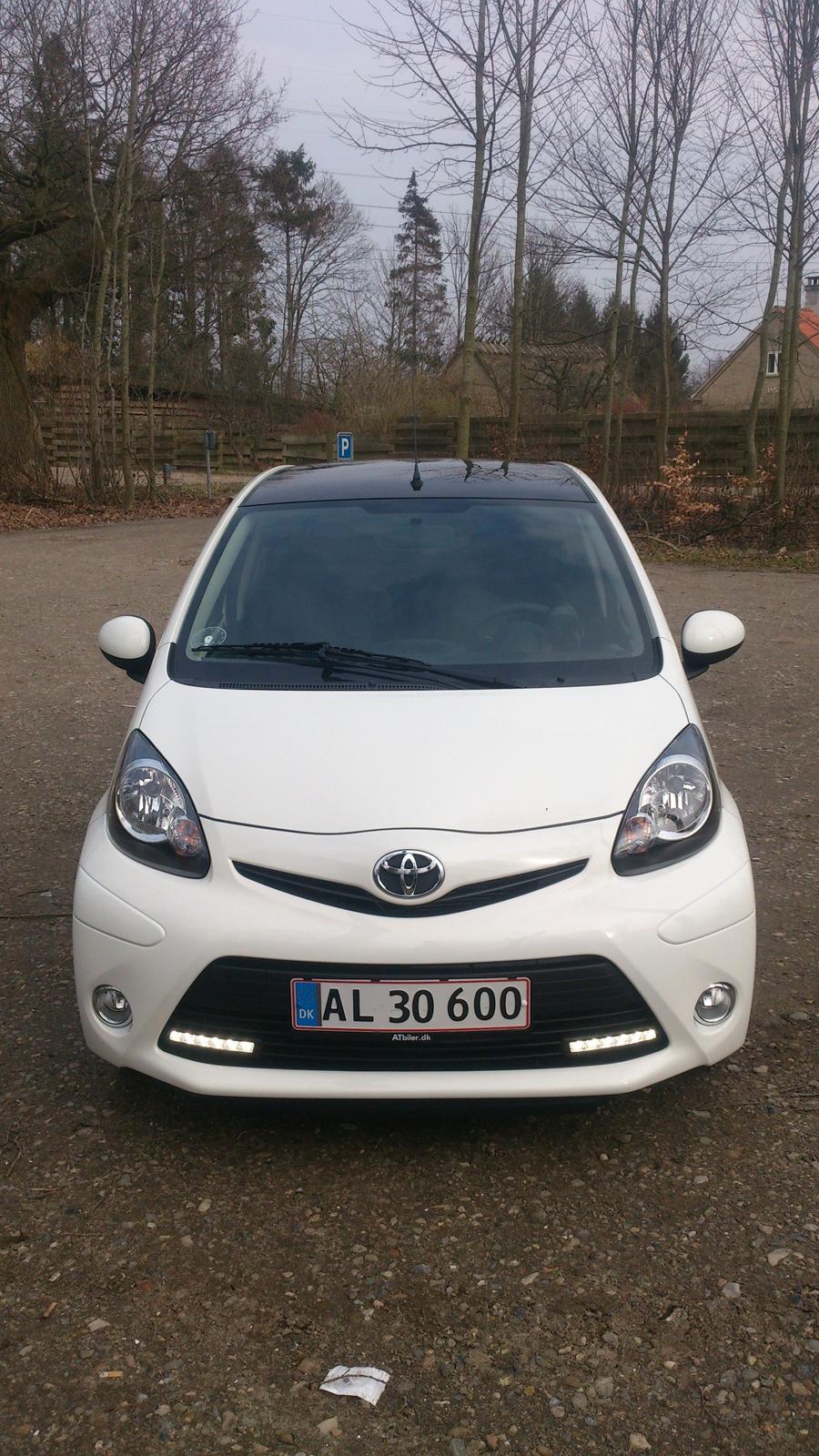 Toyota Aygo Black & White SOLGT billede 2