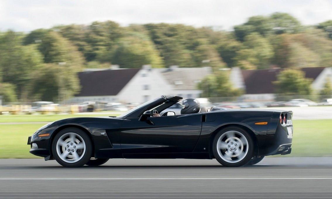 Chevrolet Corvette C6 Convertible - Kæresten lånte bilen til en event i Odense lufthavn, hun var ikke til at få ud af den igen.... billede 2