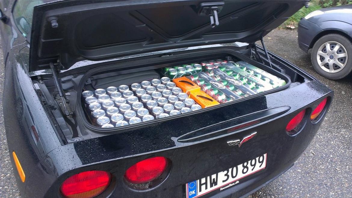 Chevrolet Corvette C6 Convertible - 12 kasser øl, 6 l vin og en kuffert er ikke noget problem at få i bagagerummet på Corvetten billede 5