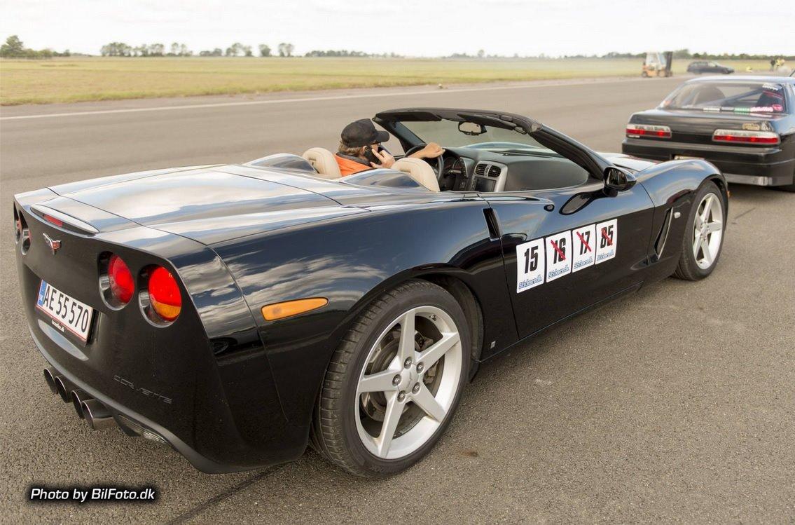 Chevrolet Corvette C6 Convertible - Venter på at det bliver min tur til at køre i Beldinge lufthavn billede 3