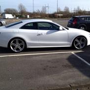 Audi a5 2,0 tfsi 211hk