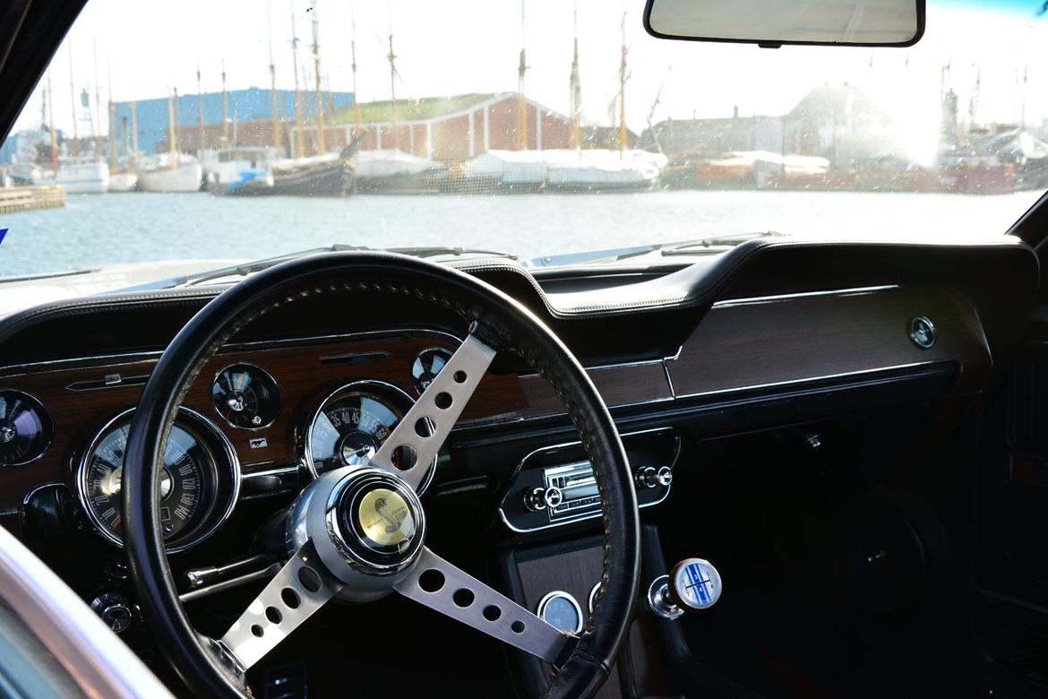 Ford Mustang GT Fastback "Bullitt" - Rat, intrumentbræt, gearstang og midterkonsol fra en 1968 Shelby GT500. billede 6