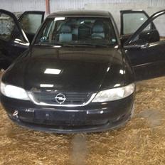 Opel Vectra B 2,0 ((Skrottet))