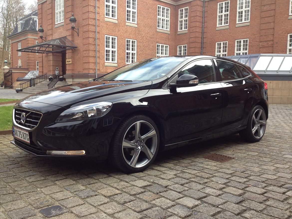 Volvo V40 D2 Kinetic - Flotte linier billede 1