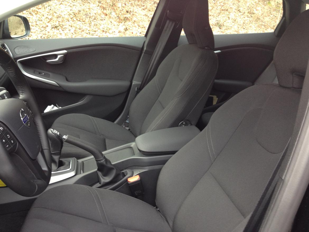 Volvo V40 D2 Kinetic - Fantastiske sæder, som bare støtter alle de rigitge steder.  billede 16