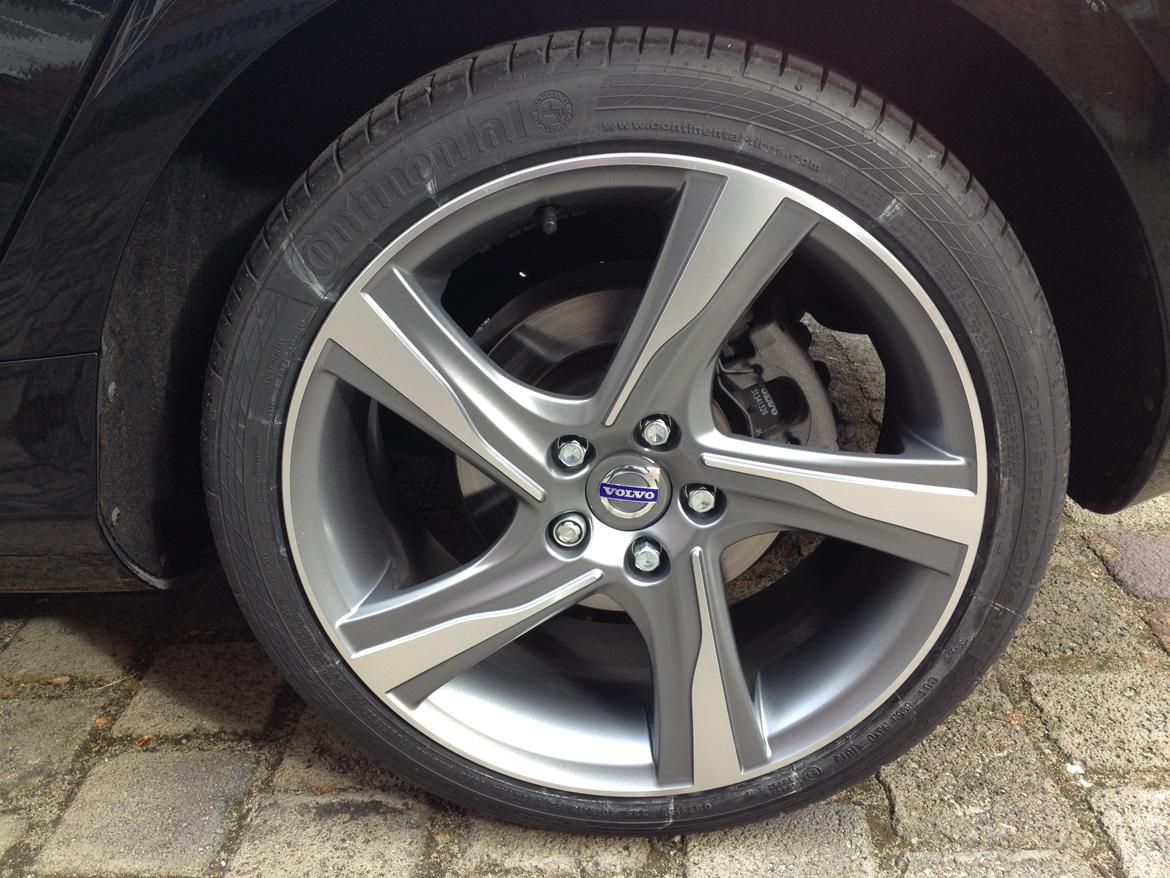 Volvo V40 D2 Kinetic - Volvo R-Design 8x18" med ContiSportContact 225/40R18 92Y billede 7