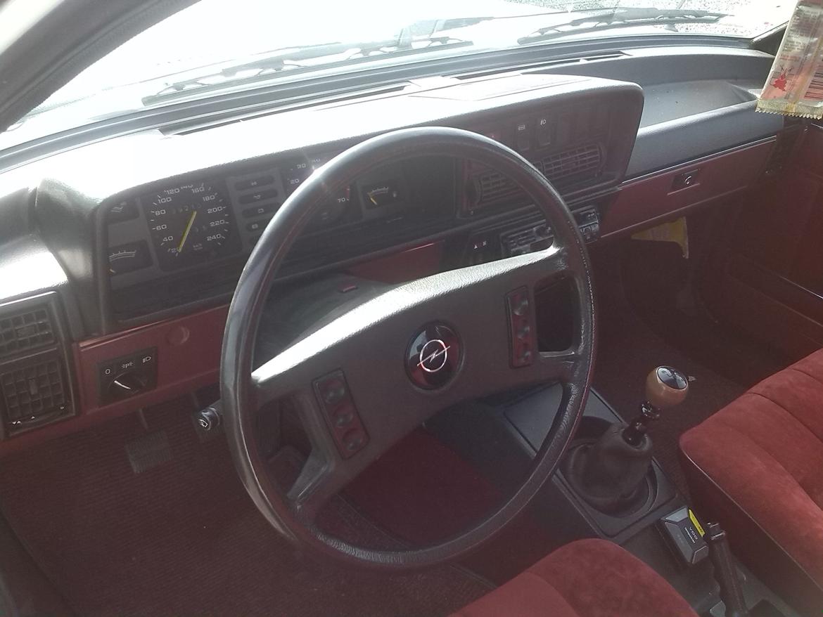 Opel commodore c 2.5s billede 8